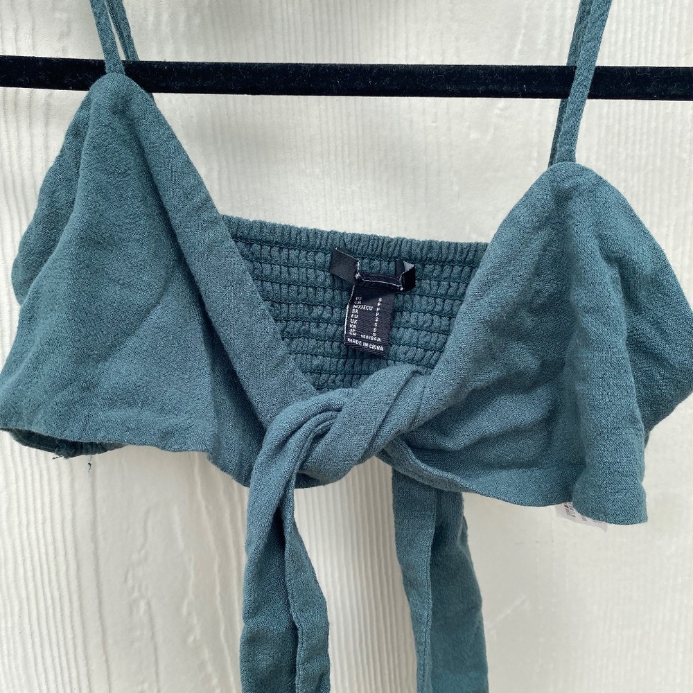 Forever 21 tie front linen blend crop top size small